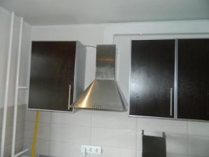 Установка вытяжки на кухне в Березниках