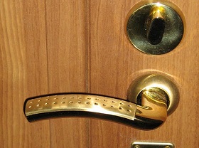 Замена дверной ручки входной двери в Березниках